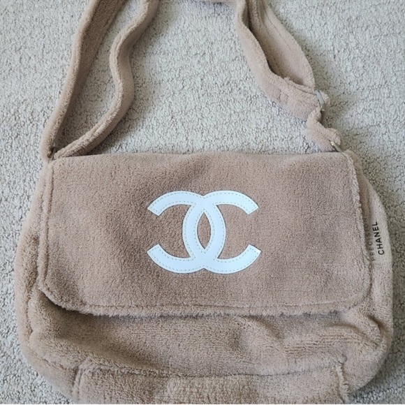 GWP Chanel Precision VIP/Novelty Teddy Plush beige Shoulder/Crossbody Bag - Picture 2 of 6